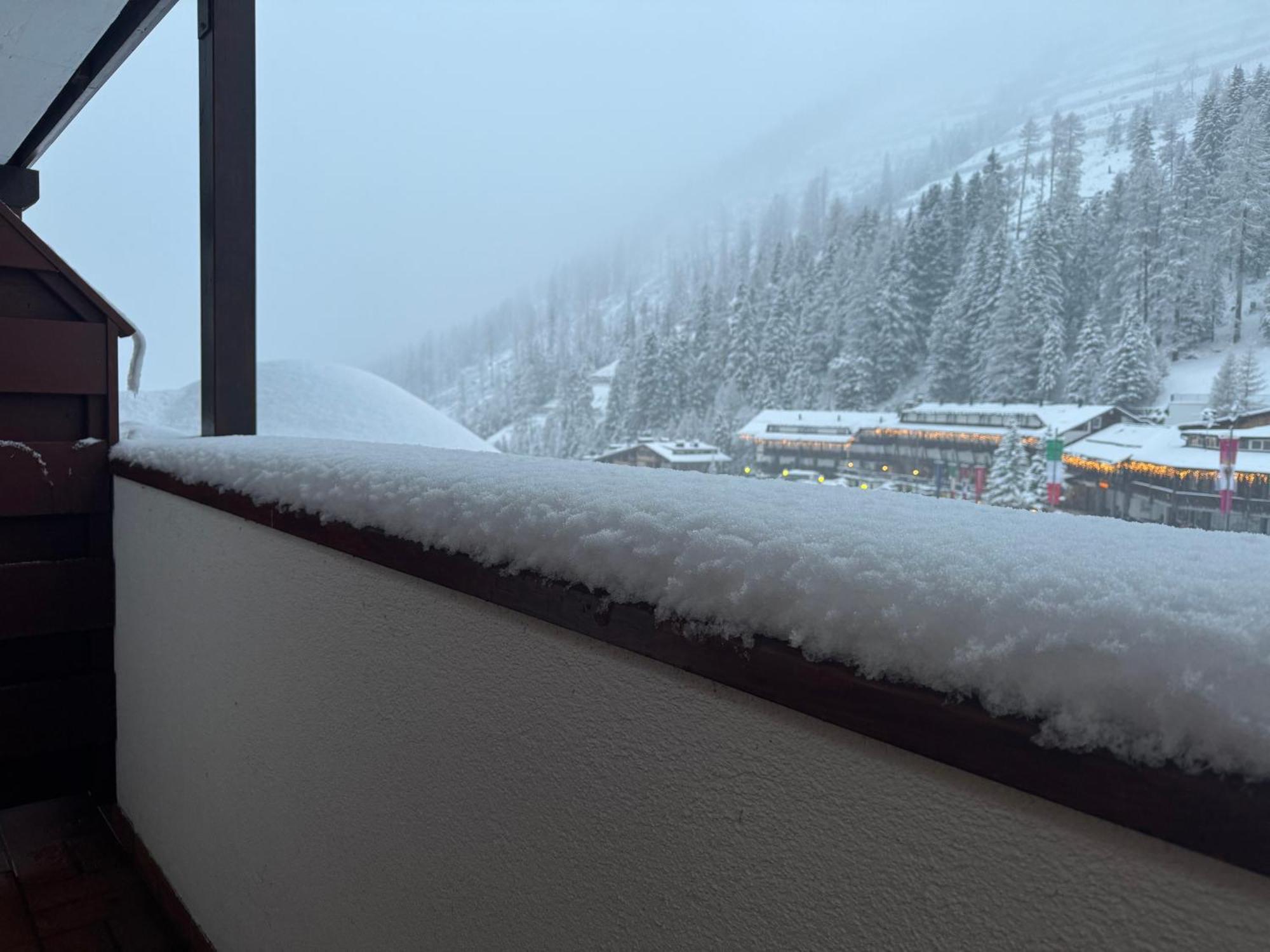 Ski Lodge Pampeago Tesero Exteriör bild